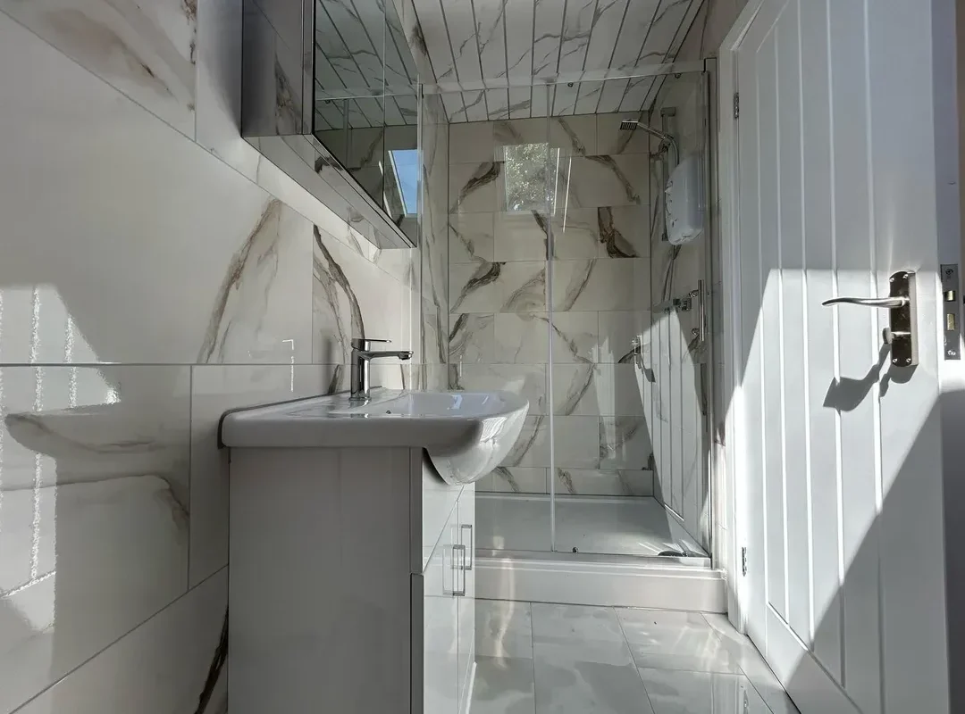 BRAND NEW SERVICED APARTMENTS : WALSGRAVE ROAD, COVENTRY, CV2 4HE