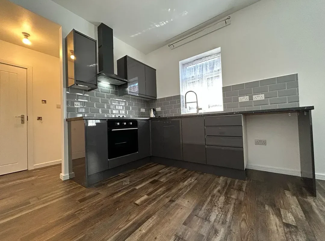 BRAND NEW SERVICED APARTMENTS : WALSGRAVE ROAD, COVENTRY, CV2 4HE